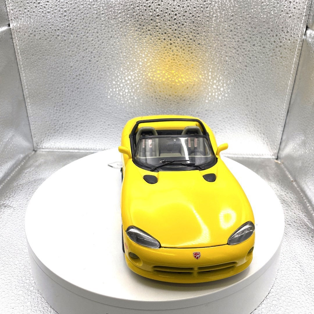 Burago 1993 Dodge Viper RT/10 Yellow Convertible Die Cast, Scale: 1/18 front end view