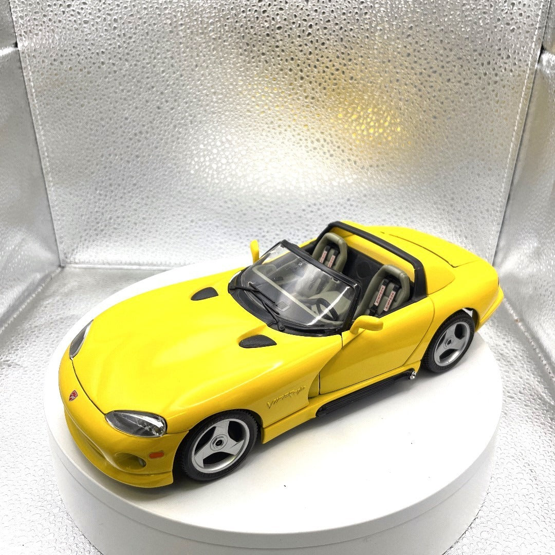 Burago 1993 Dodge Viper RT/10 Yellow Convertible Die Cast, Scale: 1/18 front end/drivers side view