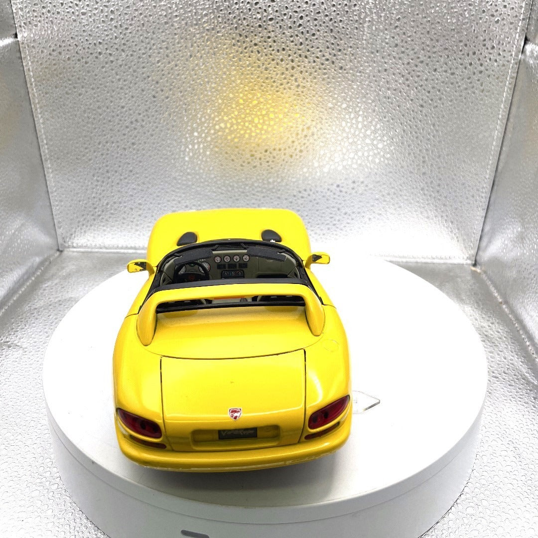 Burago 1993 Dodge Viper RT/10 Yellow Convertible Die Cast, Scale: 1/18 back end/trunk view