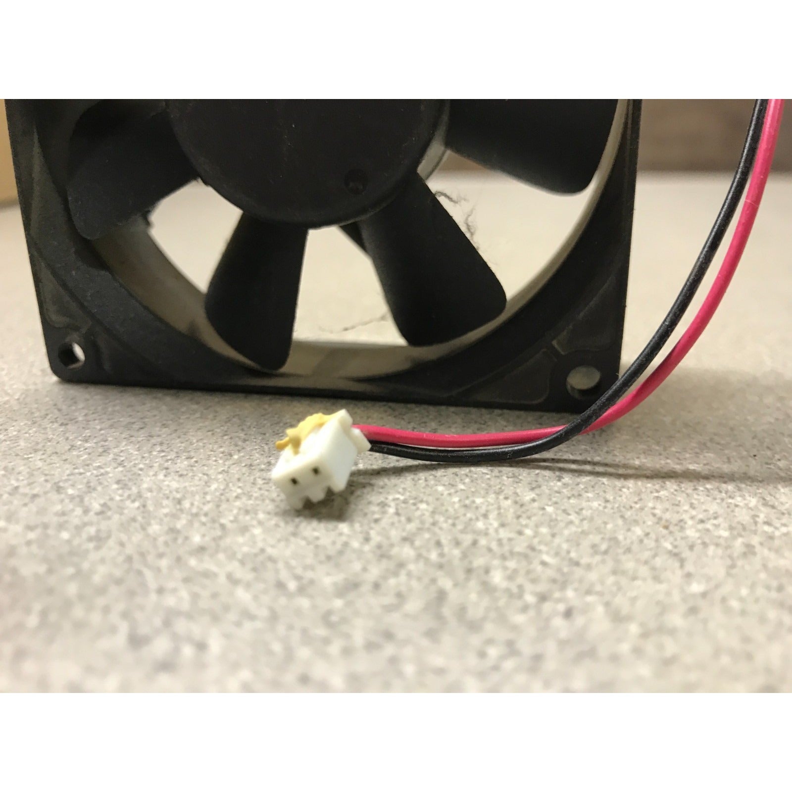 DC Brushless 2 Wire Fan ADDA AD0824UB-A71GL 12VDC closeup of connector
