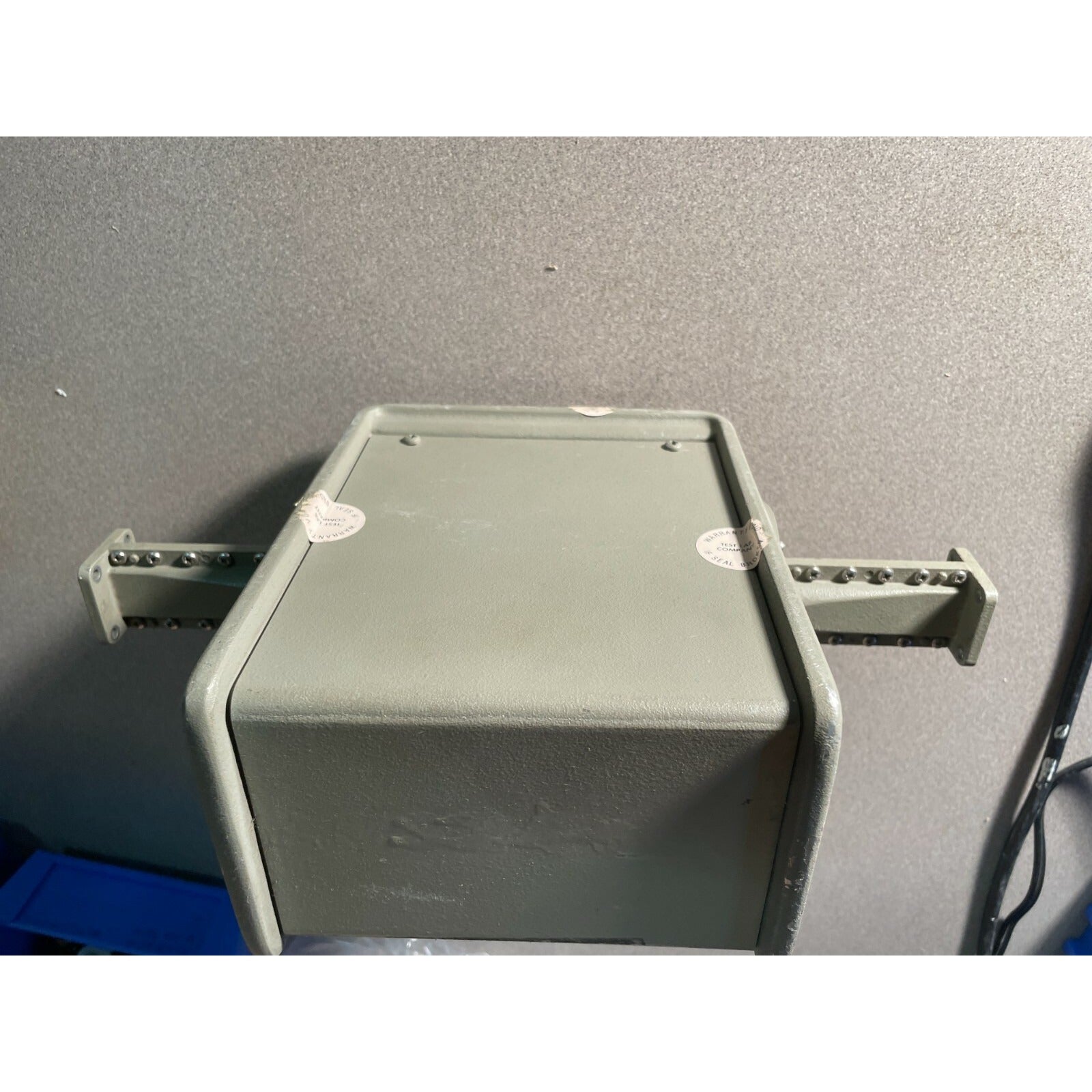 HP AGILENT VARIABLE ATTENUATOR MODEL P382A 12-18GHz top and back view