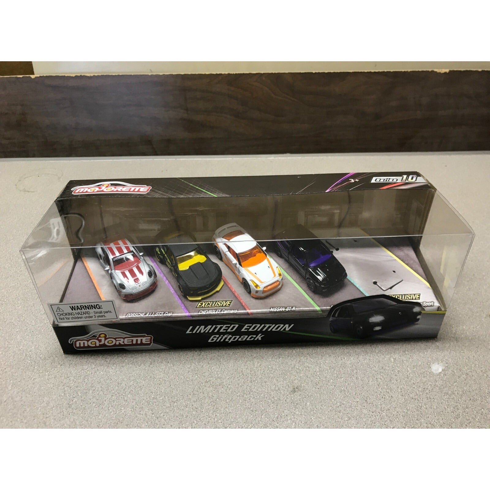 Majorette Series 10 Limited Edition Gift Pack, Porsche 911 GT3, GT-R package content