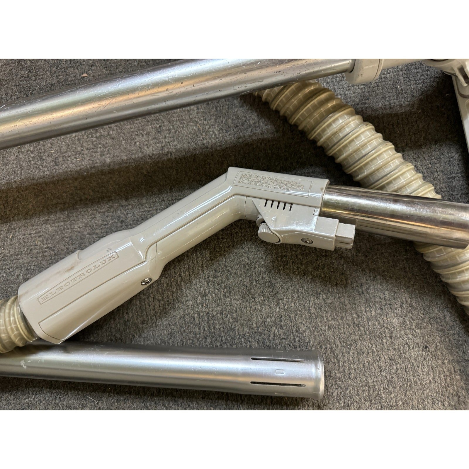 Electrolux LE Ambassador 2000 Vacuum closeup of handle