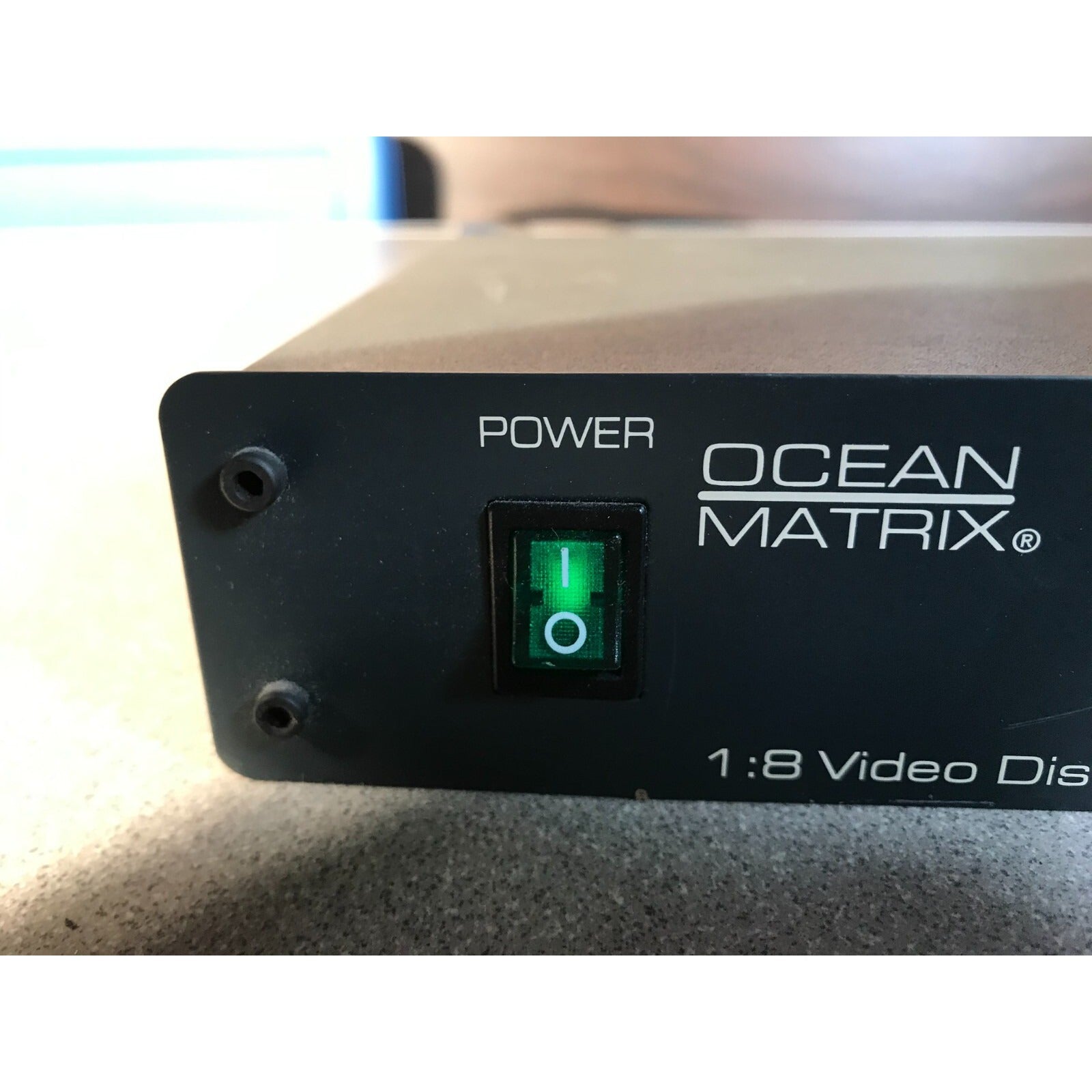 Ocean Matrix 1:8 Video Distributor OMX-7027 power on closeup of LED