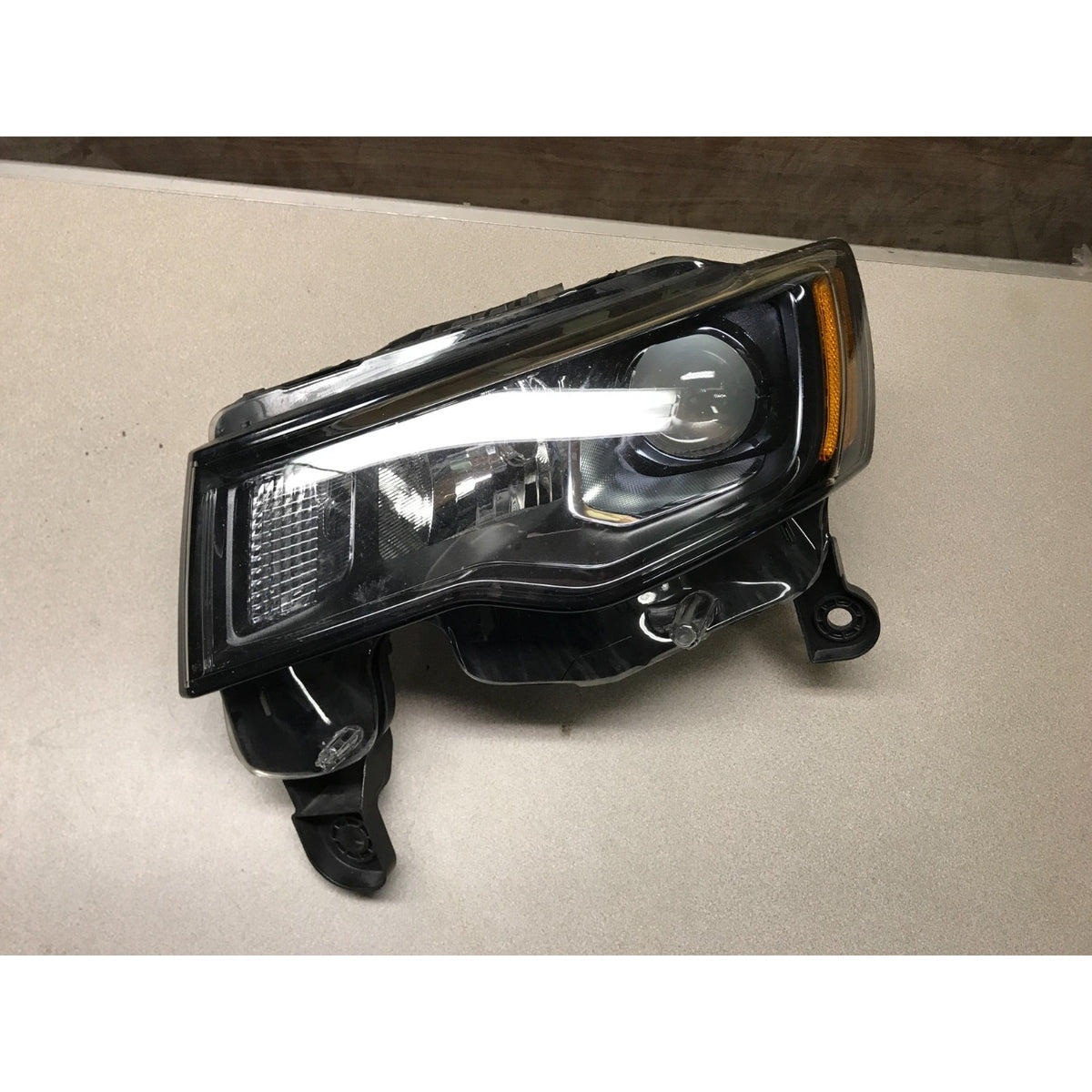 2019 Jeep Grand Cherokee Altitude Front Left LH Drivers Side OEM Headlight Lens