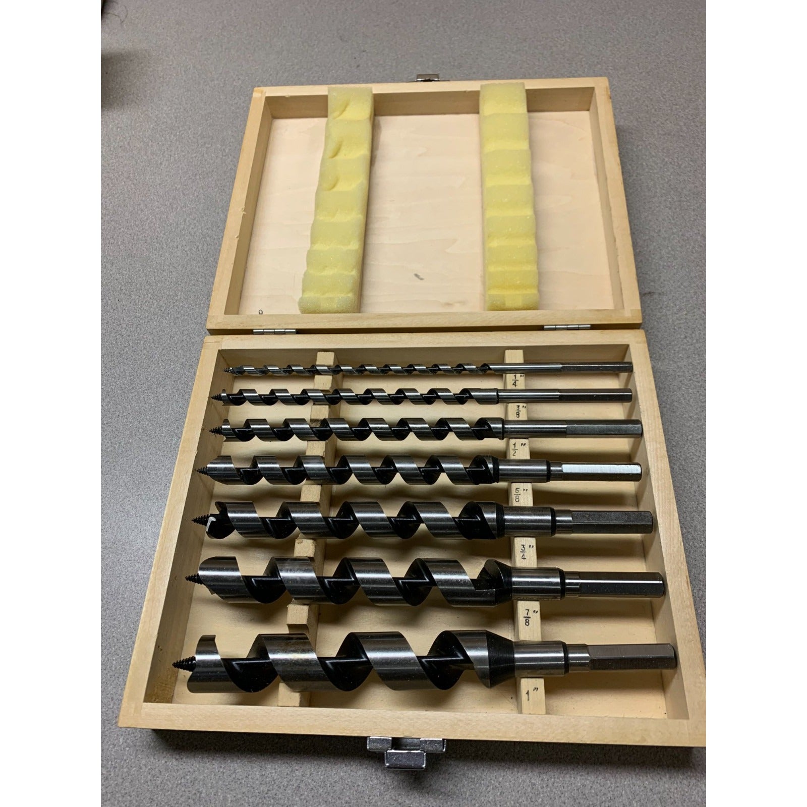 7 Piece Auger Bit Set Carb-Tech - Includes Bit sizes 1/4", 3/8", 1/2", 5/8", 3/4", 7/8", 1" drill bits in wooden case