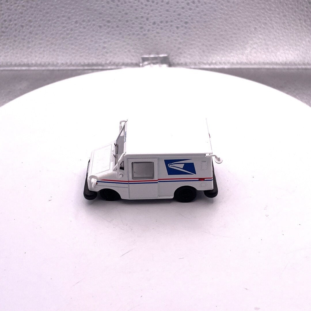 Greenlight Hobby Exclusive 2017 US Postal Vehicle, 1/64 Scale, GL126
passenger side view