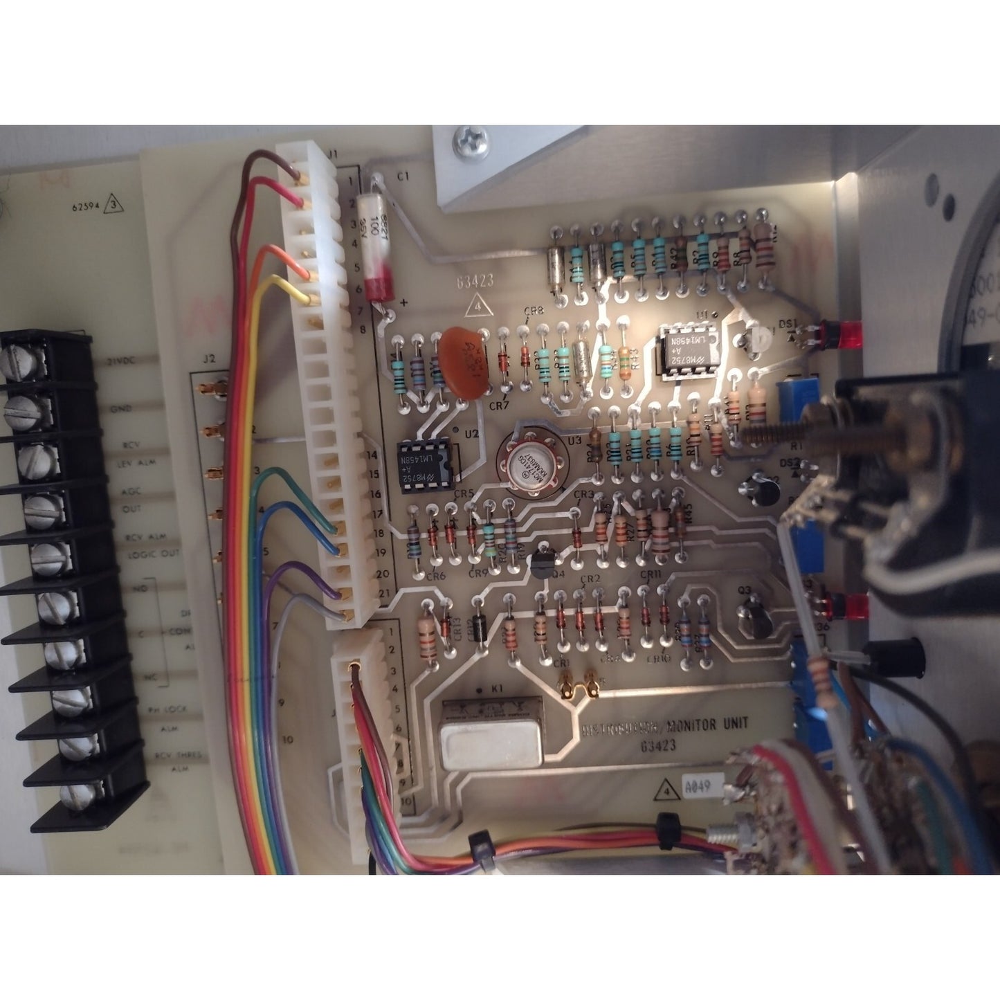 Harris Farinon Video Receiver System Designation VH7 inside view of circuit board and connectors