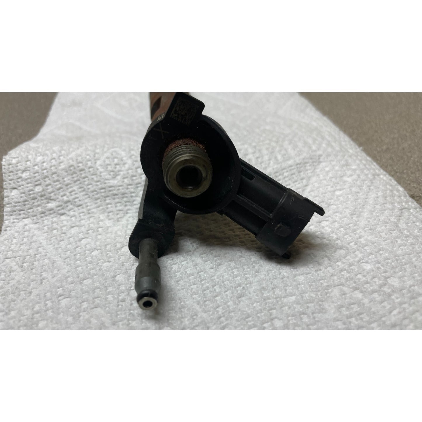 Bosch Diesel Fuel Injectors - 6.6L V8 Duramax LML closeup of end connections