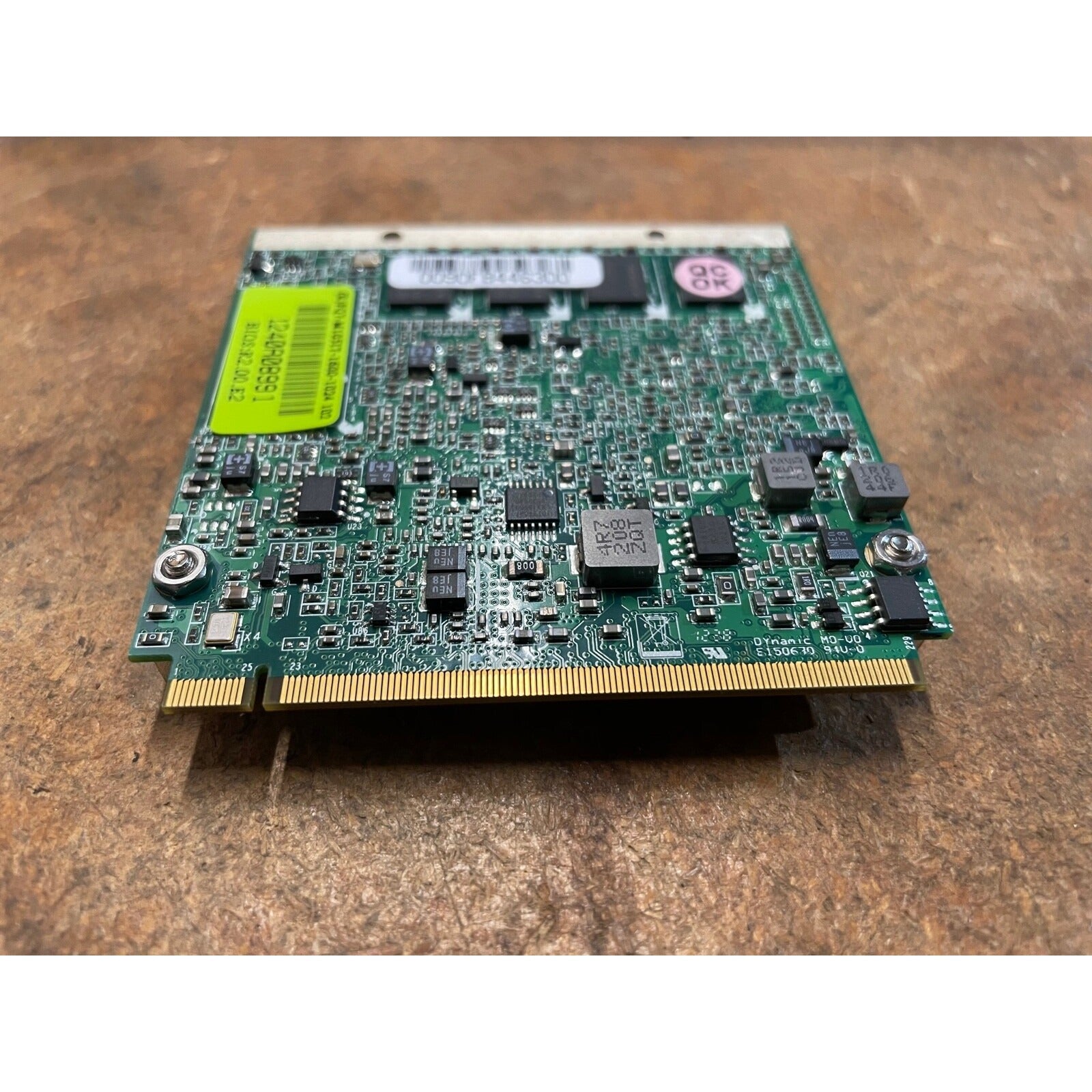 Chip (R)PQ7-M105IT-1600-1024102 top/side view