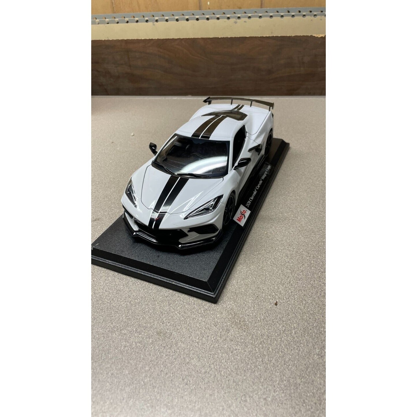 Maisto 2020 Chevrolet Corvette Stingray Coupe White Die Cast, Scale: 1/18 front view