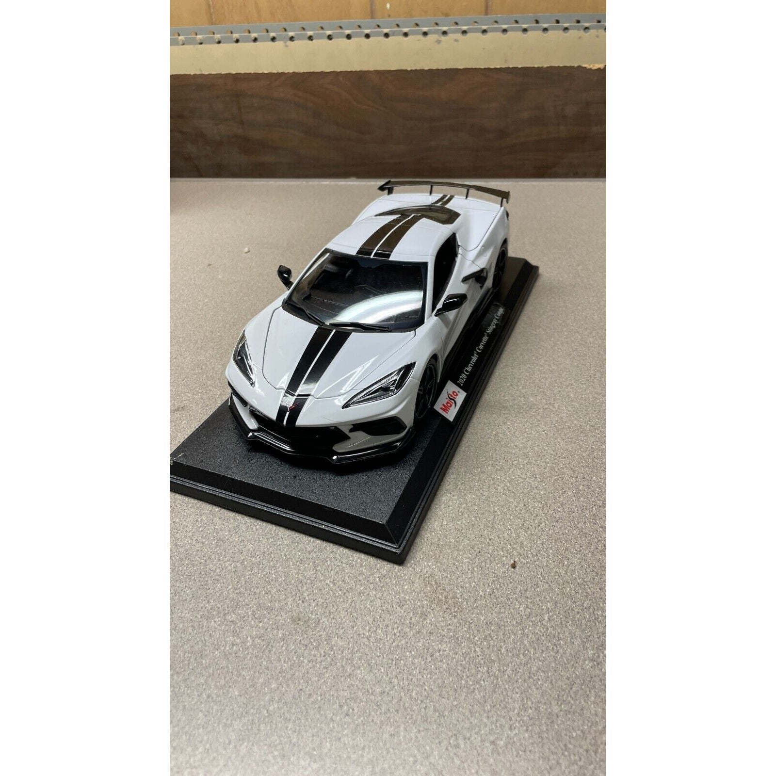 Maisto 2020 Chevrolet Corvette Stingray Coupe White Die Cast, Scale: 1/18 front view