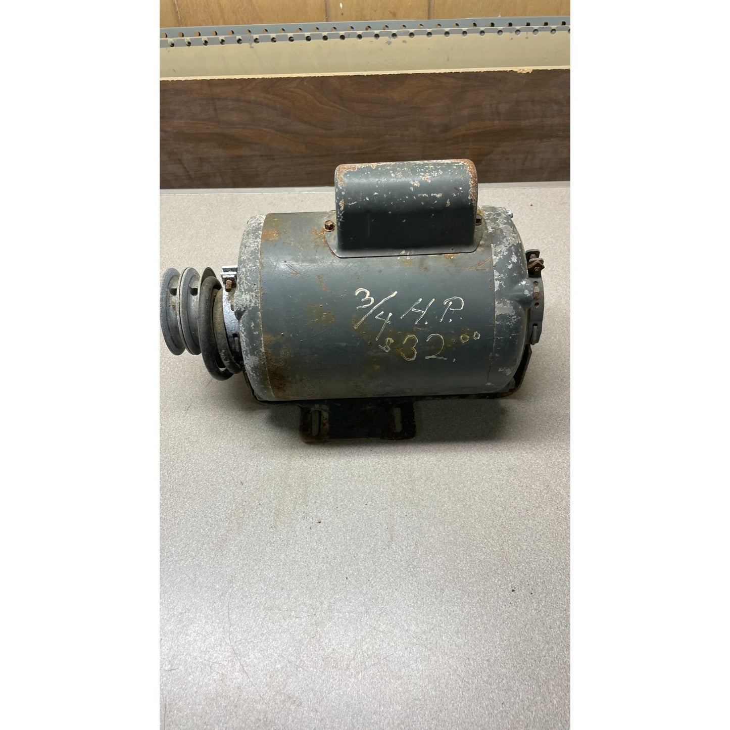 Dayton Capacitor AC Motor 4K859 G 115V side view