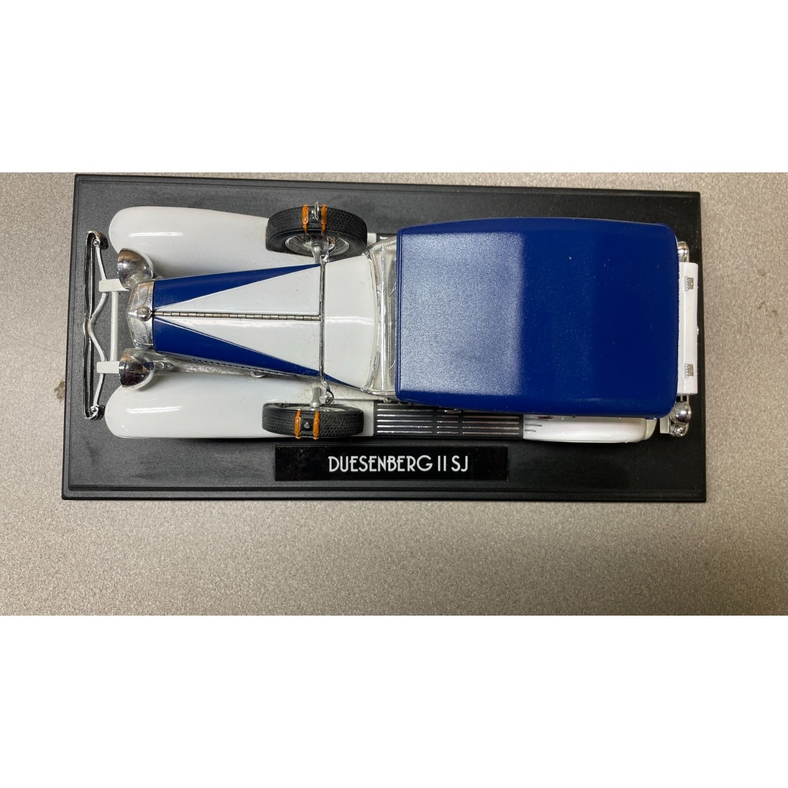 Road Signature Duesenberg II SJ 1:18 Scale Diecast Model - White &amp; Blue overhead view