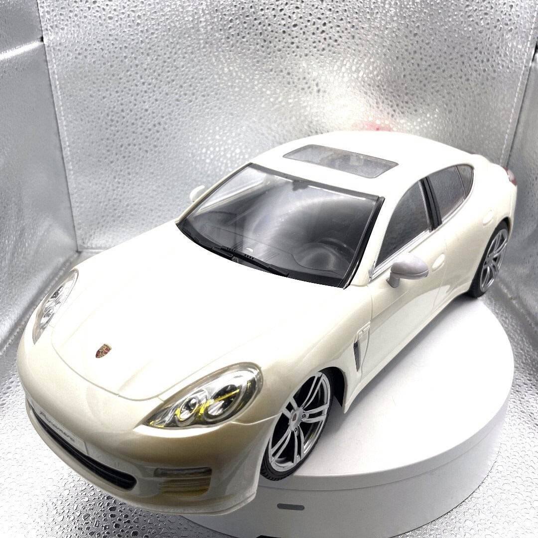 Akai Porsche Panamera White Scale: 1/14, RC Car ONLY T/5007 front/driver's side view