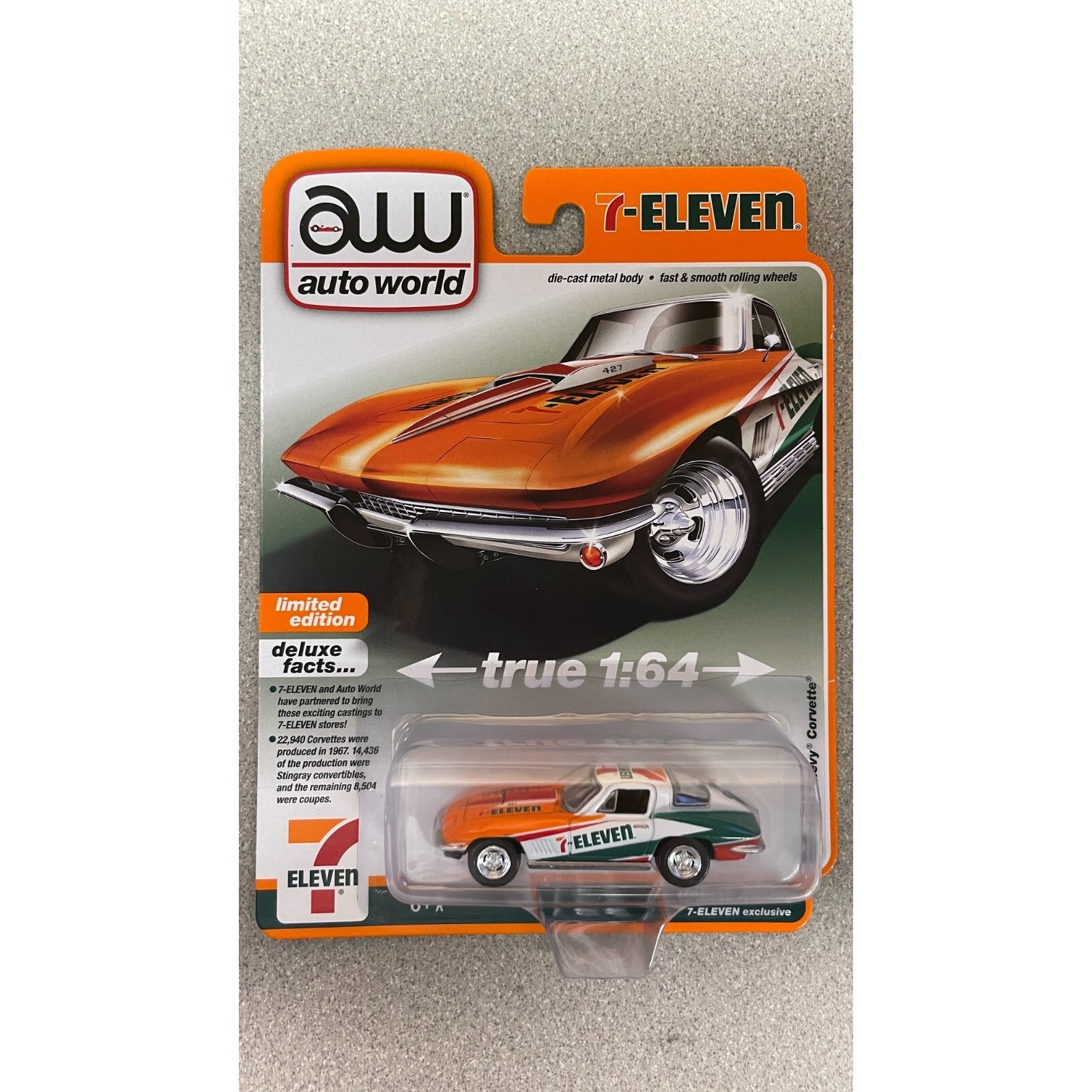 Auto world 7-Eleven Limited Edition Set 1967 Corvette 2012 Viper front of package displaying car