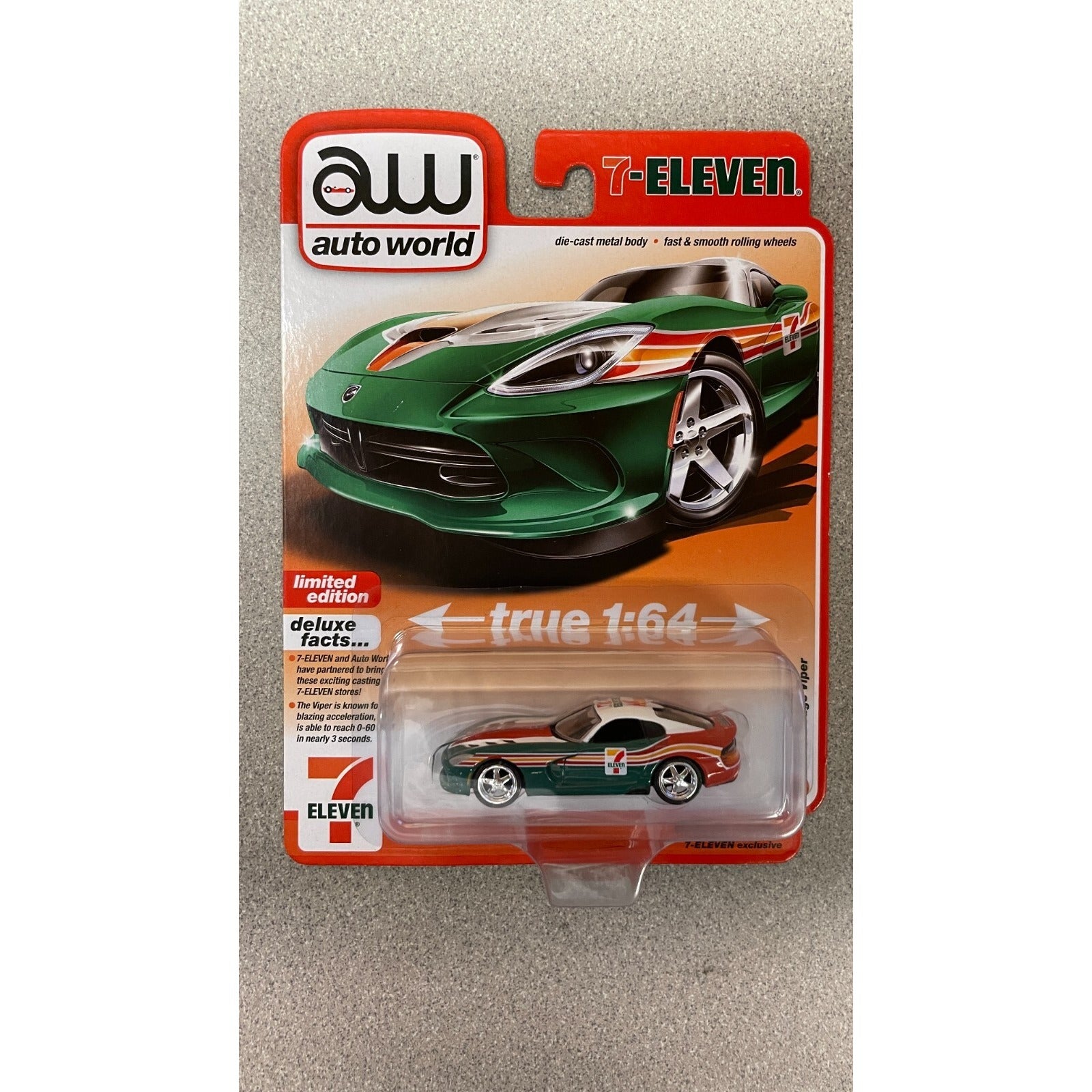 Auto world 7-Eleven Limited Edition Set 1967 Corvette 2012 Viper front of package displaying car