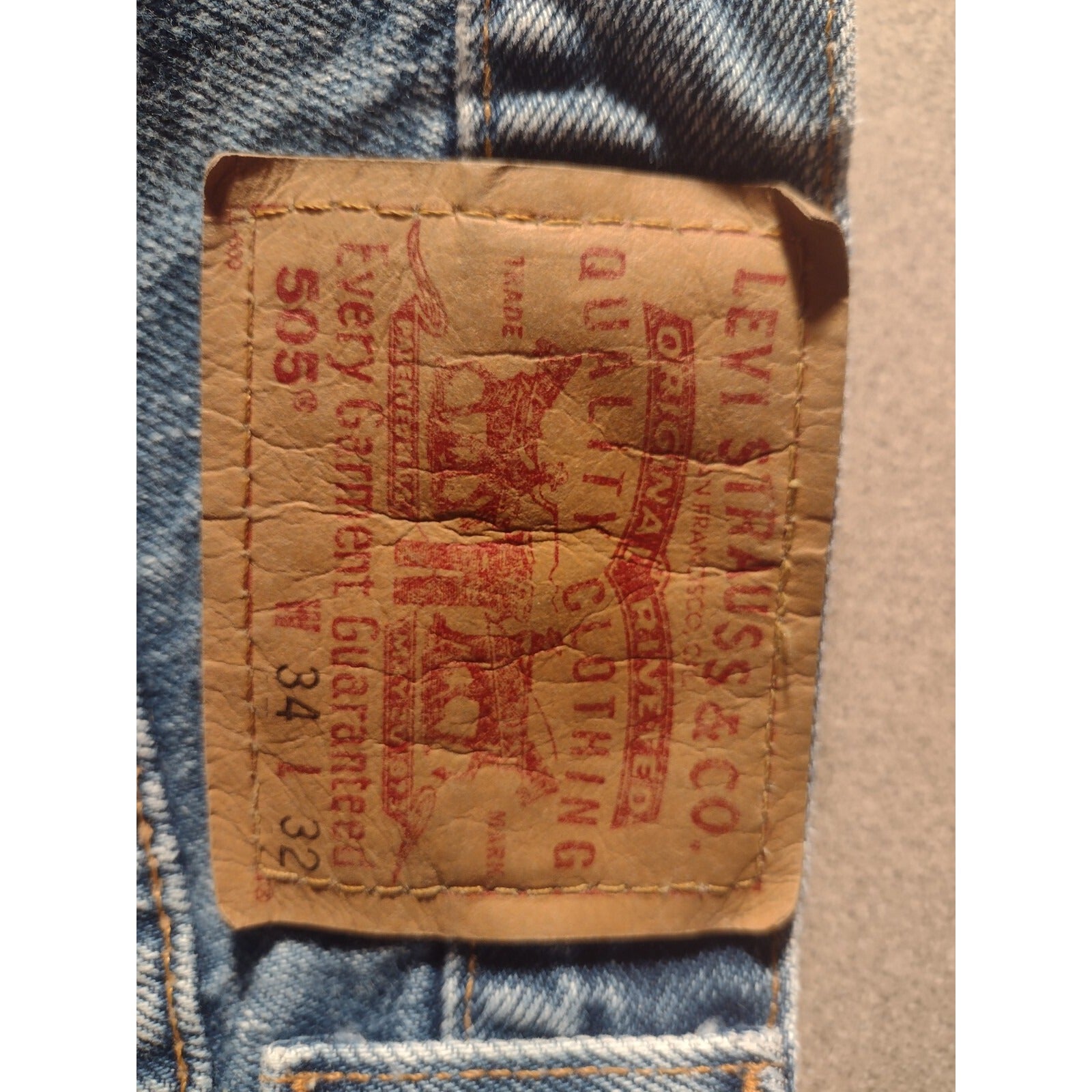 Levi's Strauss & Co Regular Fit Straight Leg W34 L32 size tag close up