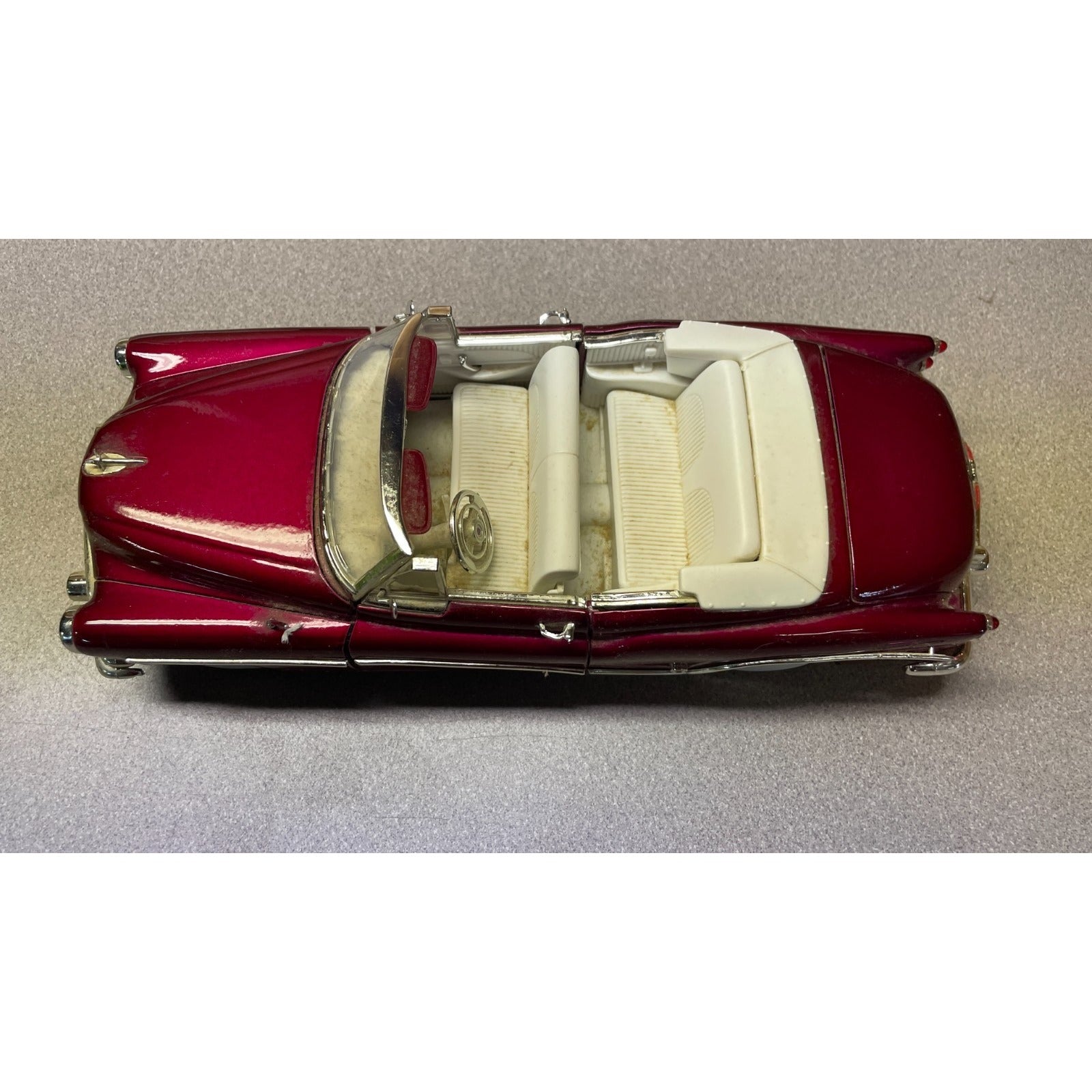 MotorMax 1953 Buick Skylark 1:18 Scale Diecast Model overhead view