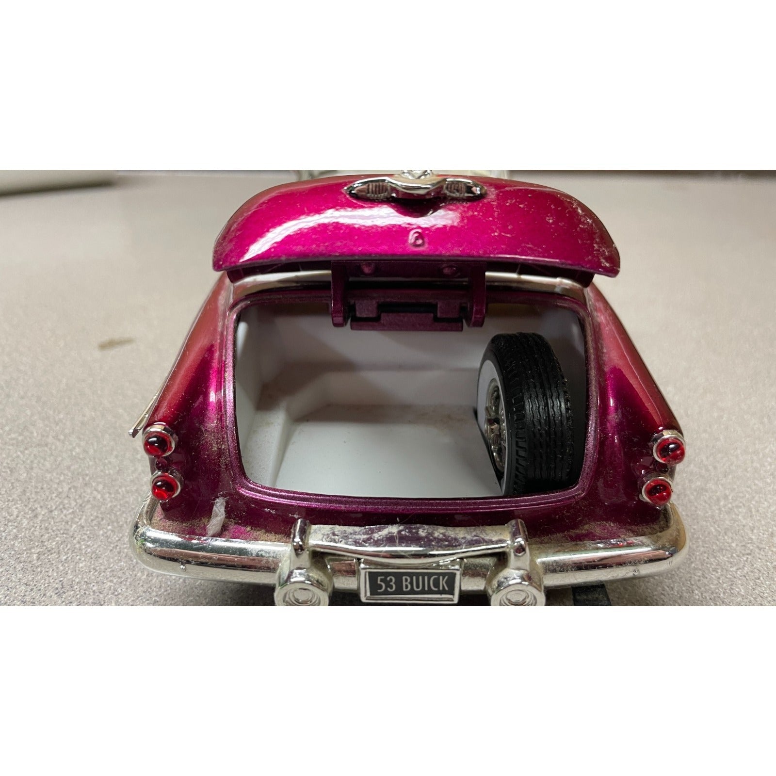 MotorMax 1953 Buick Skylark 1:18 Scale Diecast Model back end view with trunk open