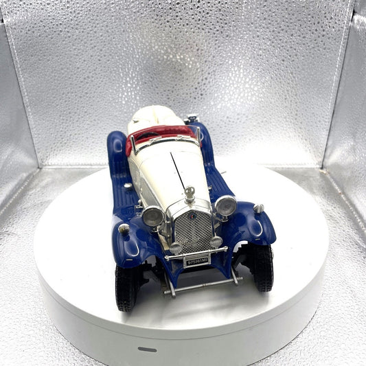 Burago 1932 Alfa Romero 2300 Spider Red White Blue Die Cast, Scale: 1/18, No. 3008 front end view