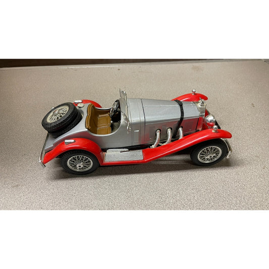 Burago 1936 Mercedes Benz 500k Roadster Red Die Cast, Scale 1:20, 3020, Made In Italy passenger side view
