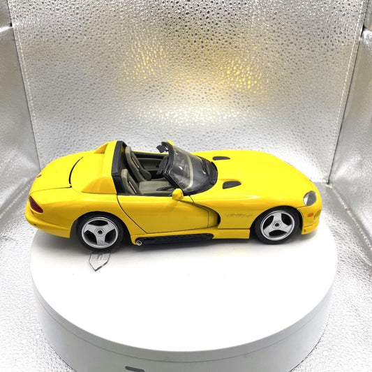 Burago 1993 Dodge Viper RT/10 Yellow Convertible Die Cast, Scale: 1/18 passenger side view