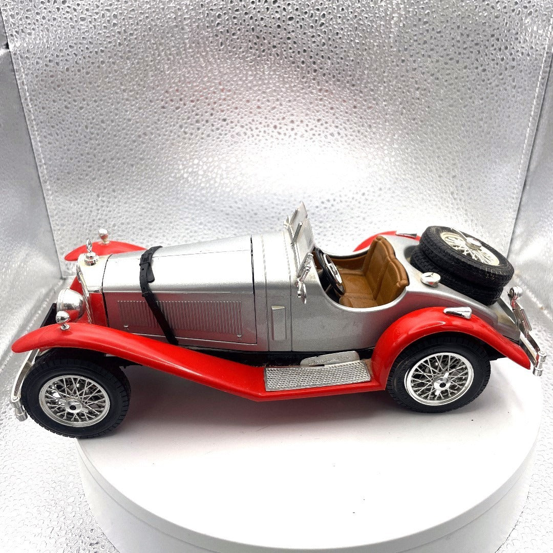 Burago Mercedez-Benz SSK Silver and Red Die Cast, Scale: 1:18 drivers side view