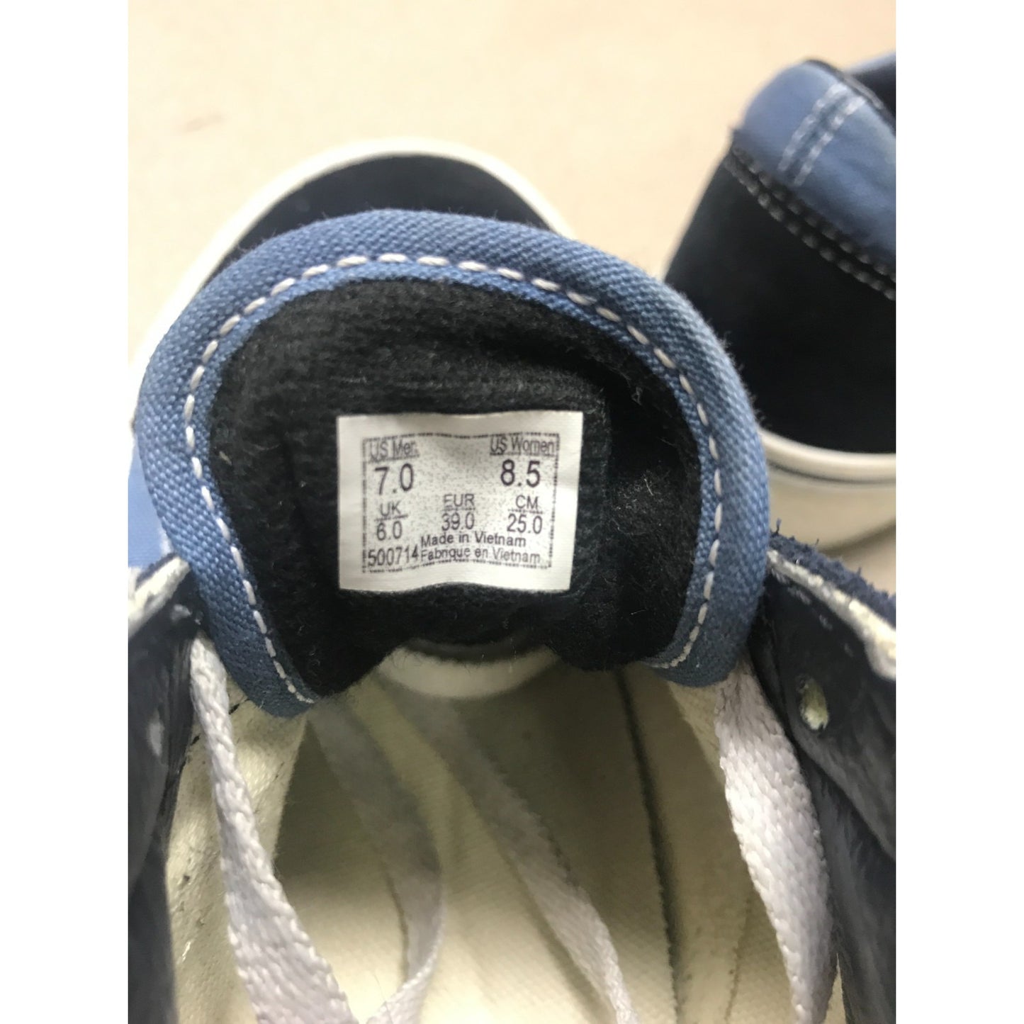 Vans Low Top Light and Dark Blue Canvas Shoe, US Men 7, US Woman 8.5, Lightly Used, 500714 closeup of size label