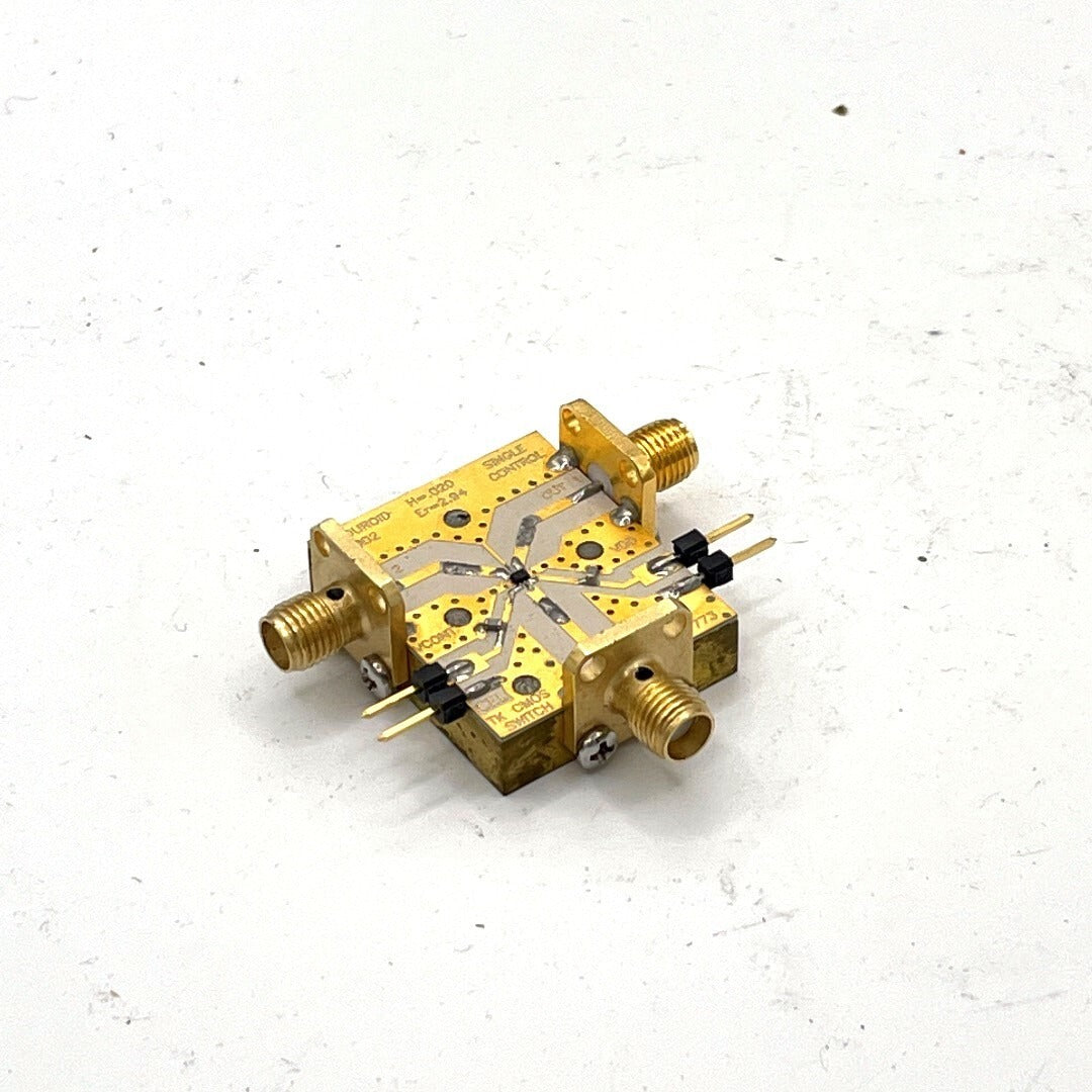 California Eastern Labs UPD5713TK-EVAL-A Switch, SPDT 50MHz - 2.5GHz Evaluation Board
 top view of circuit board