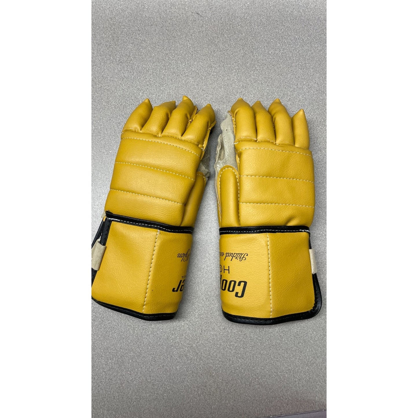 Cooper HG1 Canadian Hockey Gloves Vintage Stitched with Nylon gloves top view