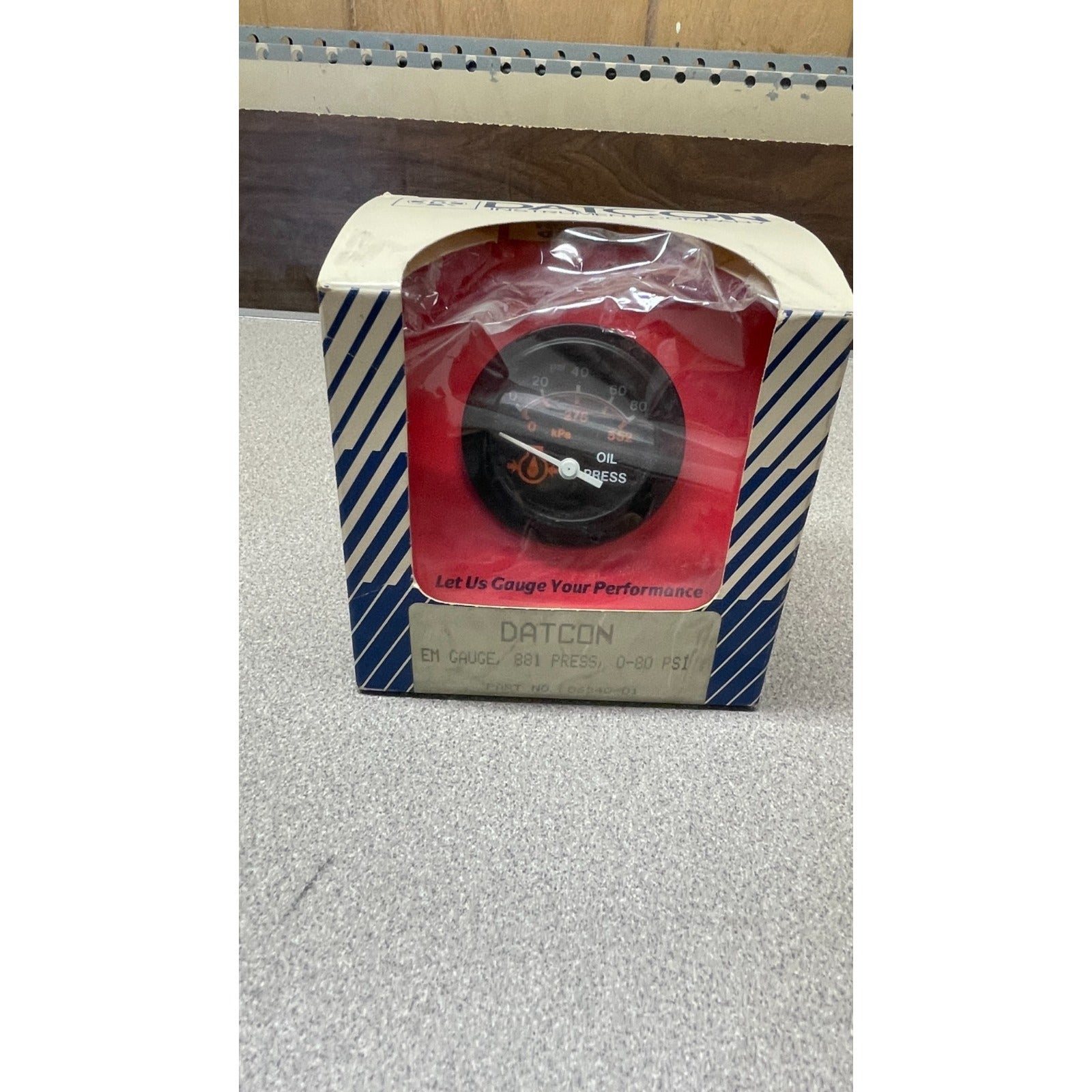 DATCON EM Gauge, 881 Press, 0-80 PSI, Oil Pressure Gauge, Part No. 06340-01 front of package displaying gauge