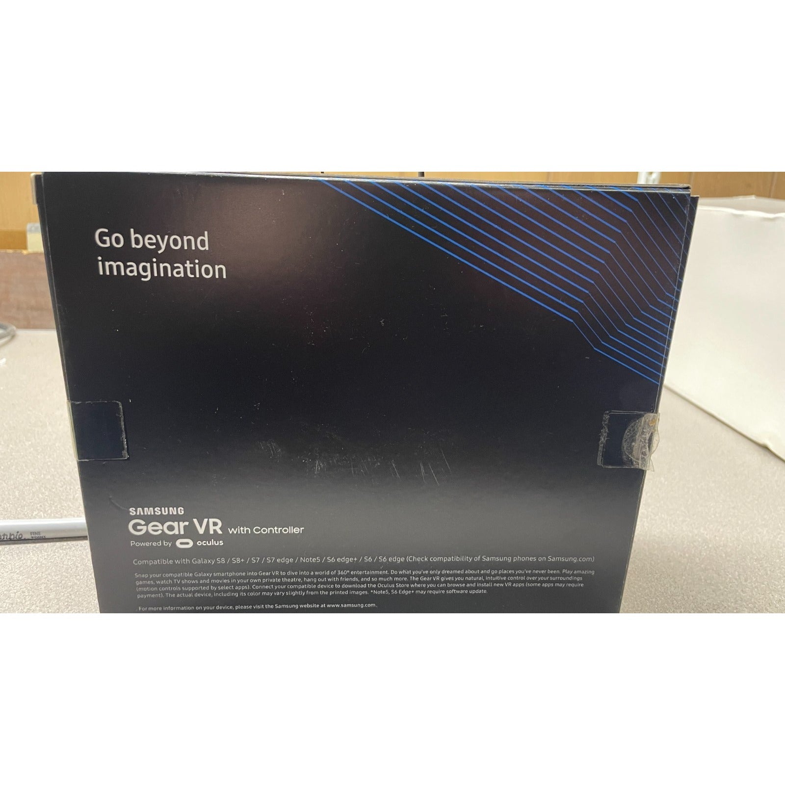 Samsung Gear VR with Controller Powered by Occulus back of box with item details