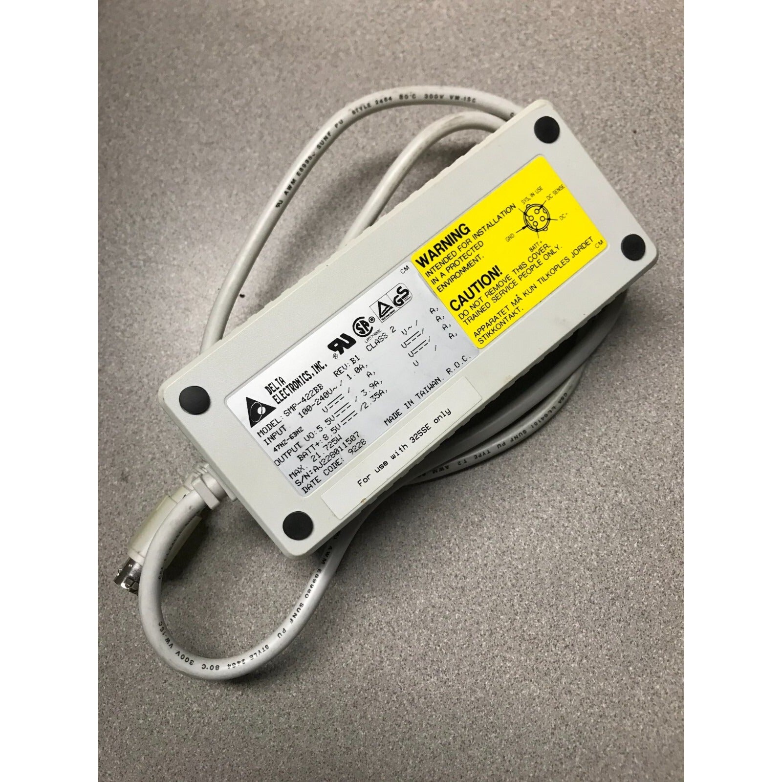 Acros 325SE Computer - Includes various cables and Leather Carrying Bag power pack label