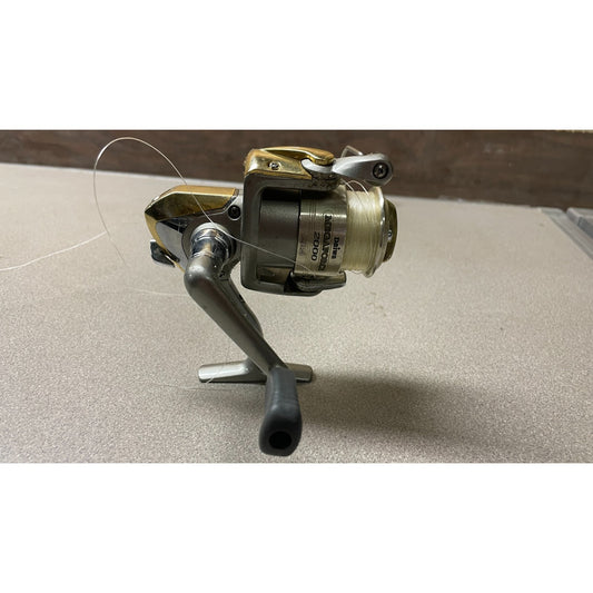 Daiwa Megaforce 2000 Spinning Reel side/handle view