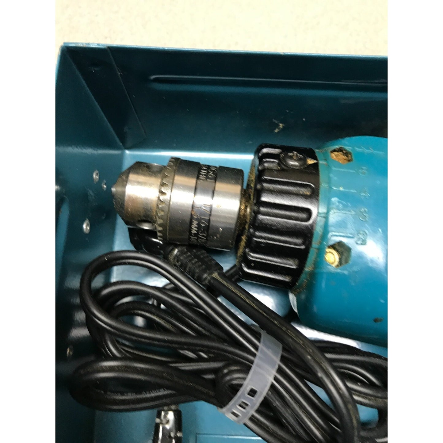 Makita Cordless Driver Drill, Model 6093D DC 9.6V, Tested Works, Good Condition 2 Batteries chuck close up
