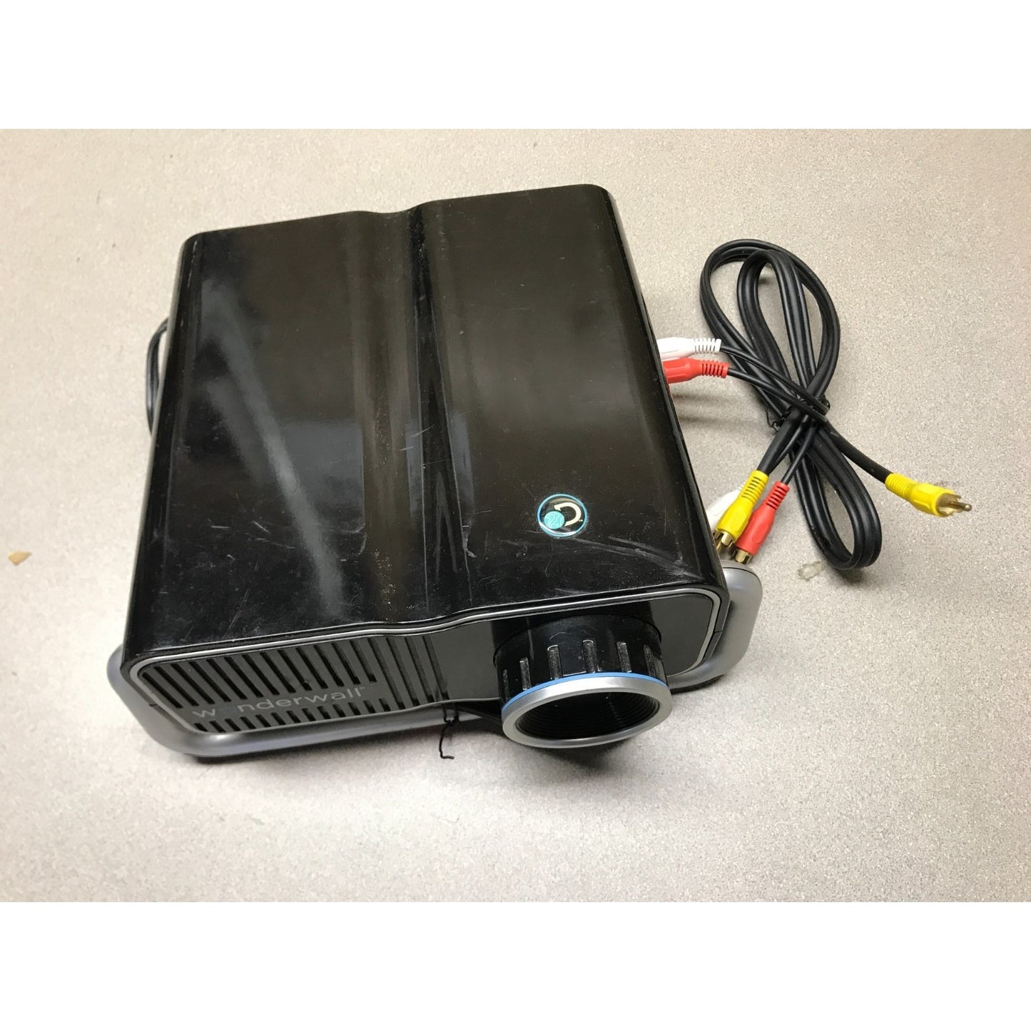 Discovery Wonderwall Expedition Entertainment LCD Projector Model 1625075 top and front view