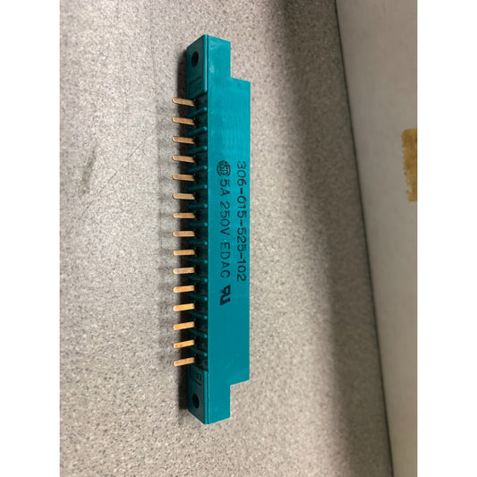 EDAC Inc. Standard Card Edge Connectors 15 Position 306-015-525-102 - Lot of 10 closeup of connector