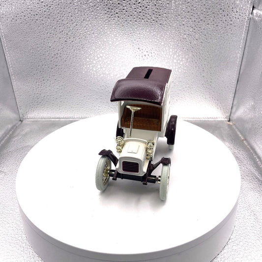 ERTL Replica 1905 Ford's First Delivery Car Hershey's Cocoa, Bank With Key! front end view