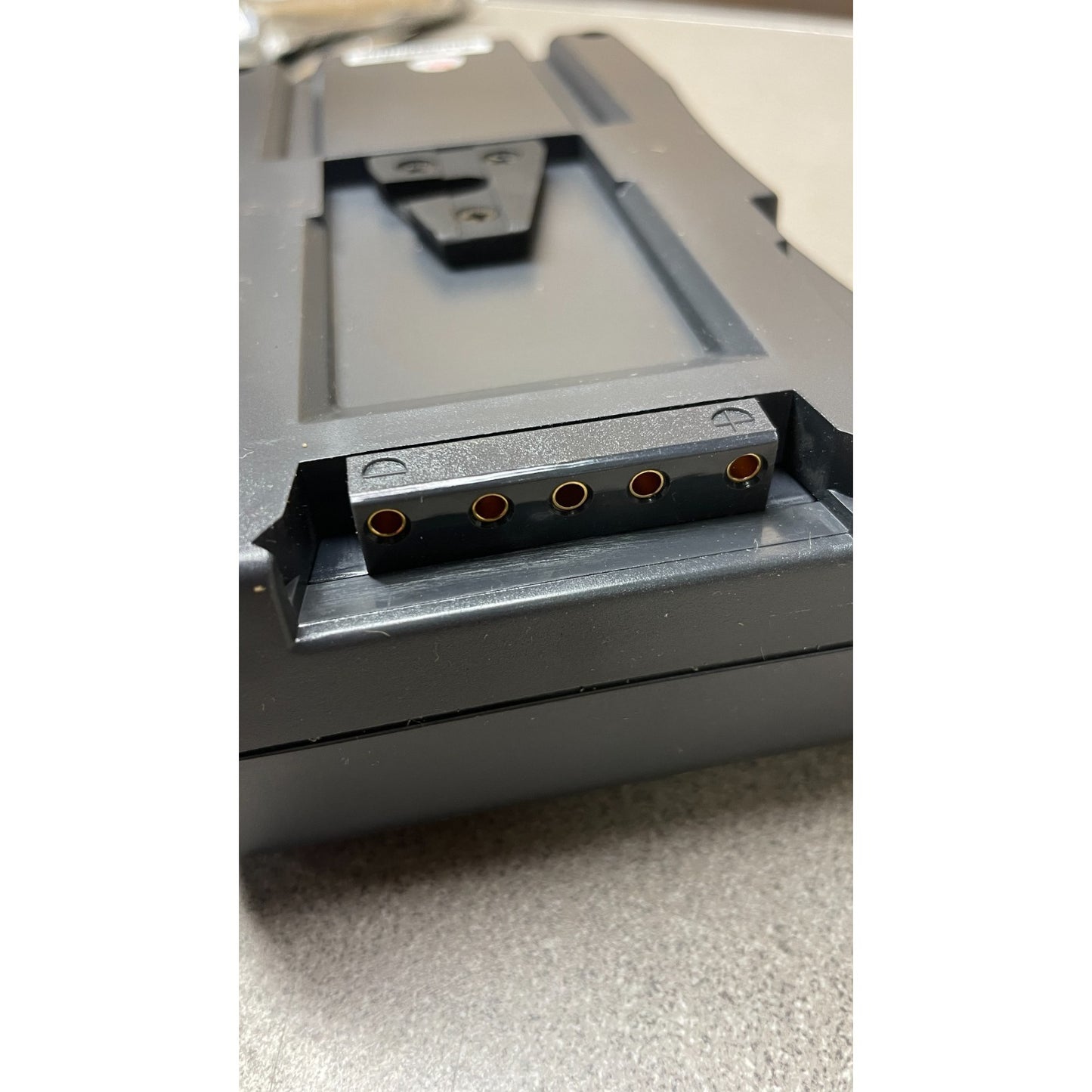 VariZoom S-8080S Lithium Ion Battery Pack closeup of back connector outlet