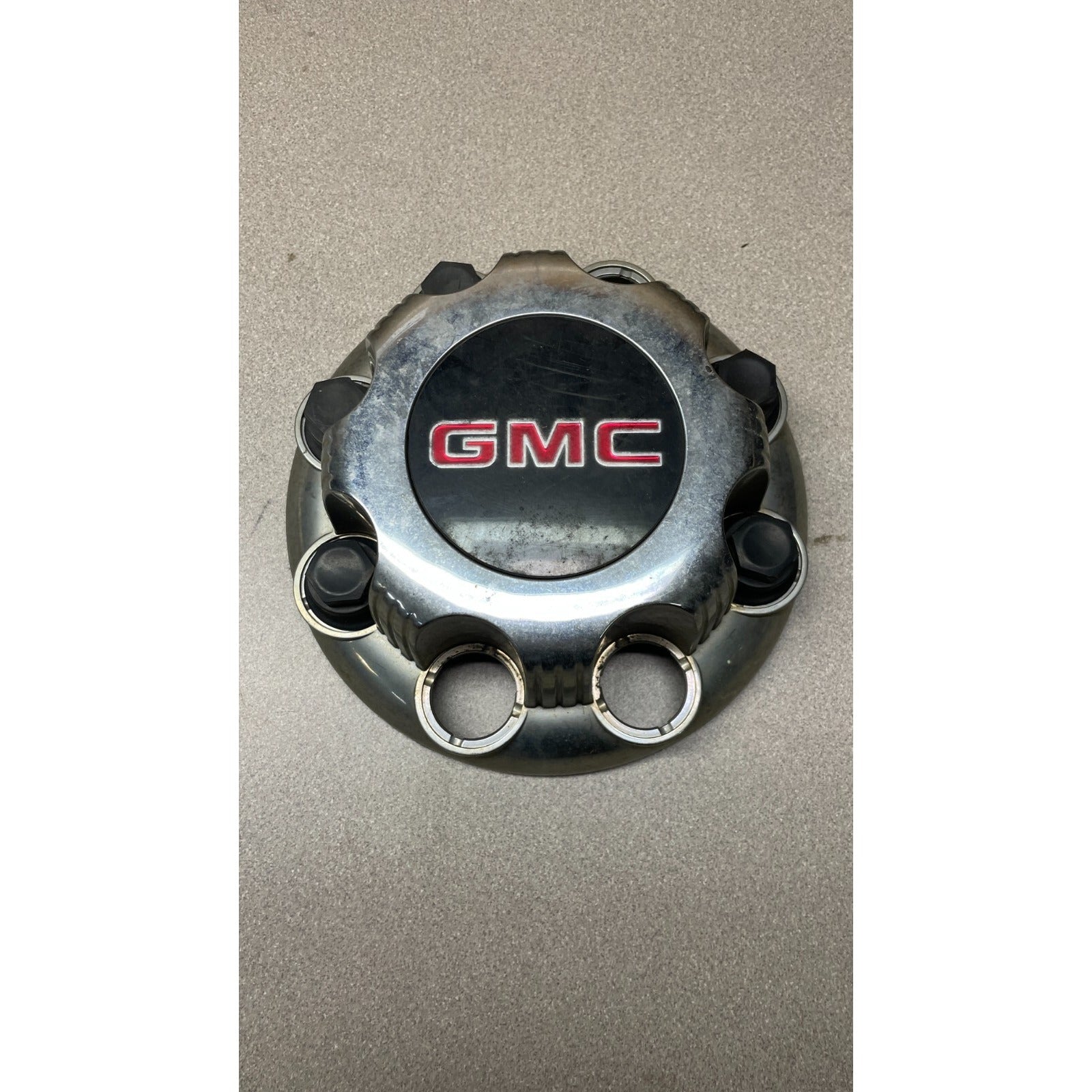GMC Hubcap with 5 Lugnut Caps