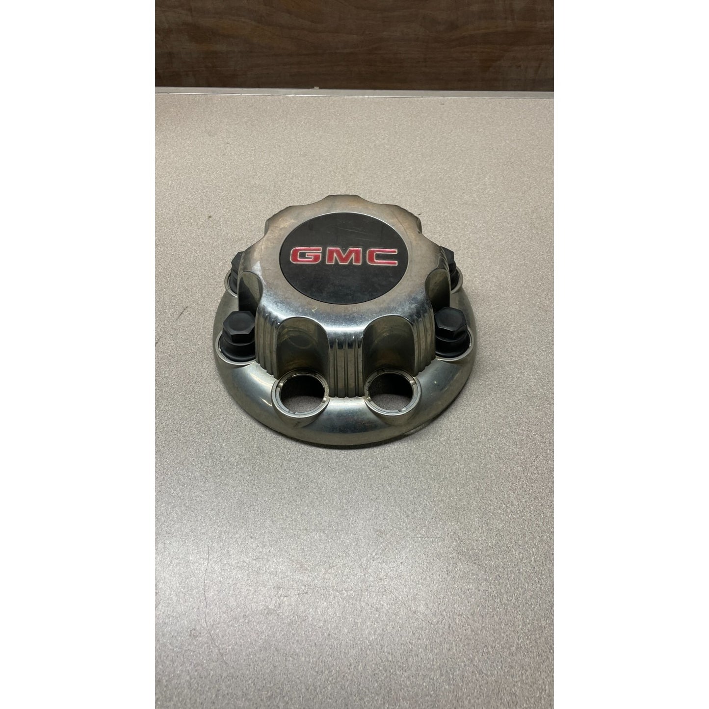 GMC Hubcap with 5 Lugnut Caps side view