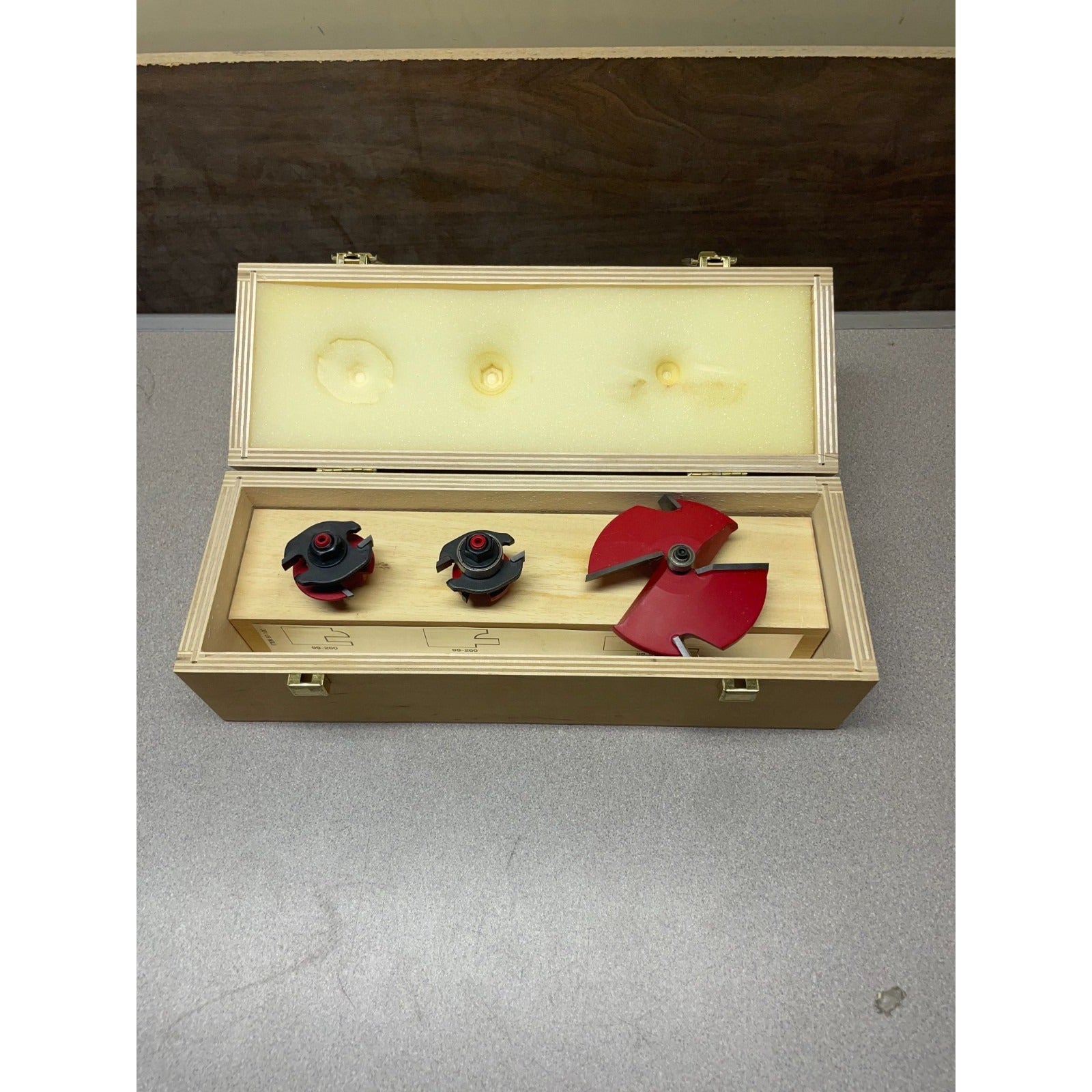 Freud Router Bit Set ITEM 97-100, Like New router bits in box