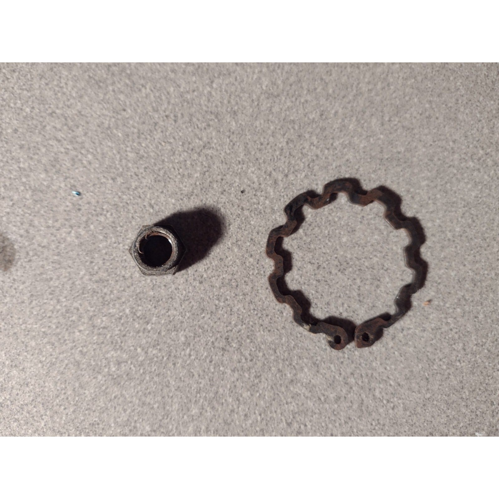 Delco Remanufactured Compressor Without Clutch 12305744, 1# 15-2233 hardware closeup