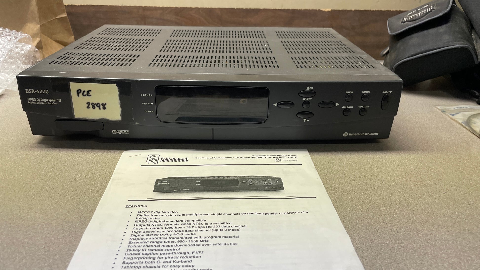 GI General Instrument DSR-4200 MPEG-2 DigiCipher II Digital Satellite Receiver fron closeup