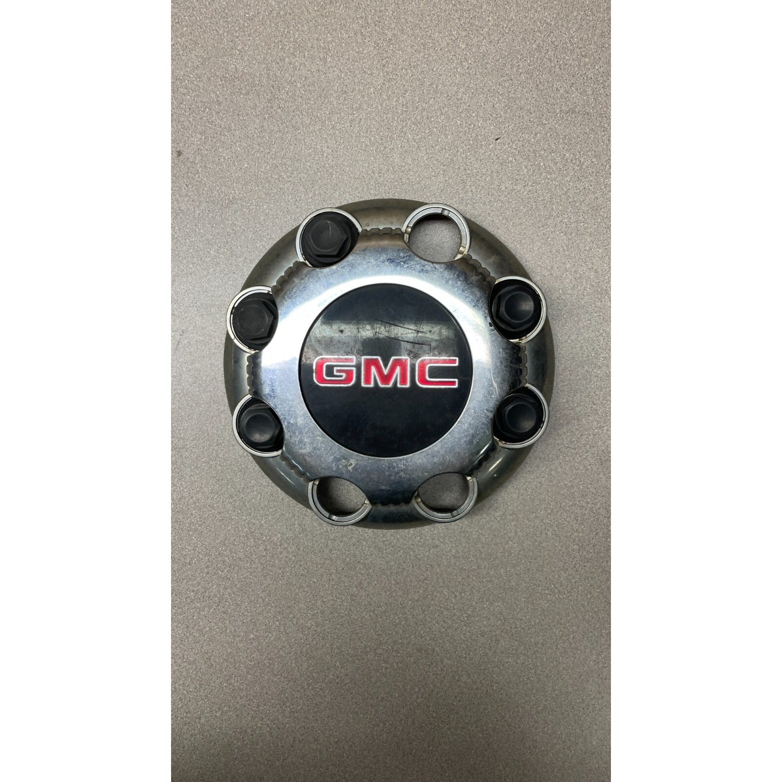 GMC Hubcap with 5 Lugnut Caps top view