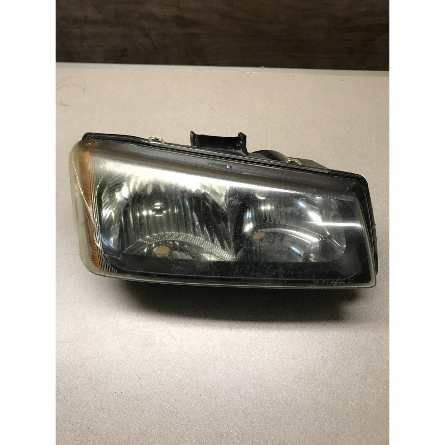 GM 16530938 Right Top Headlight Lens, Fits 2003 Chevy Silverado 2500HD