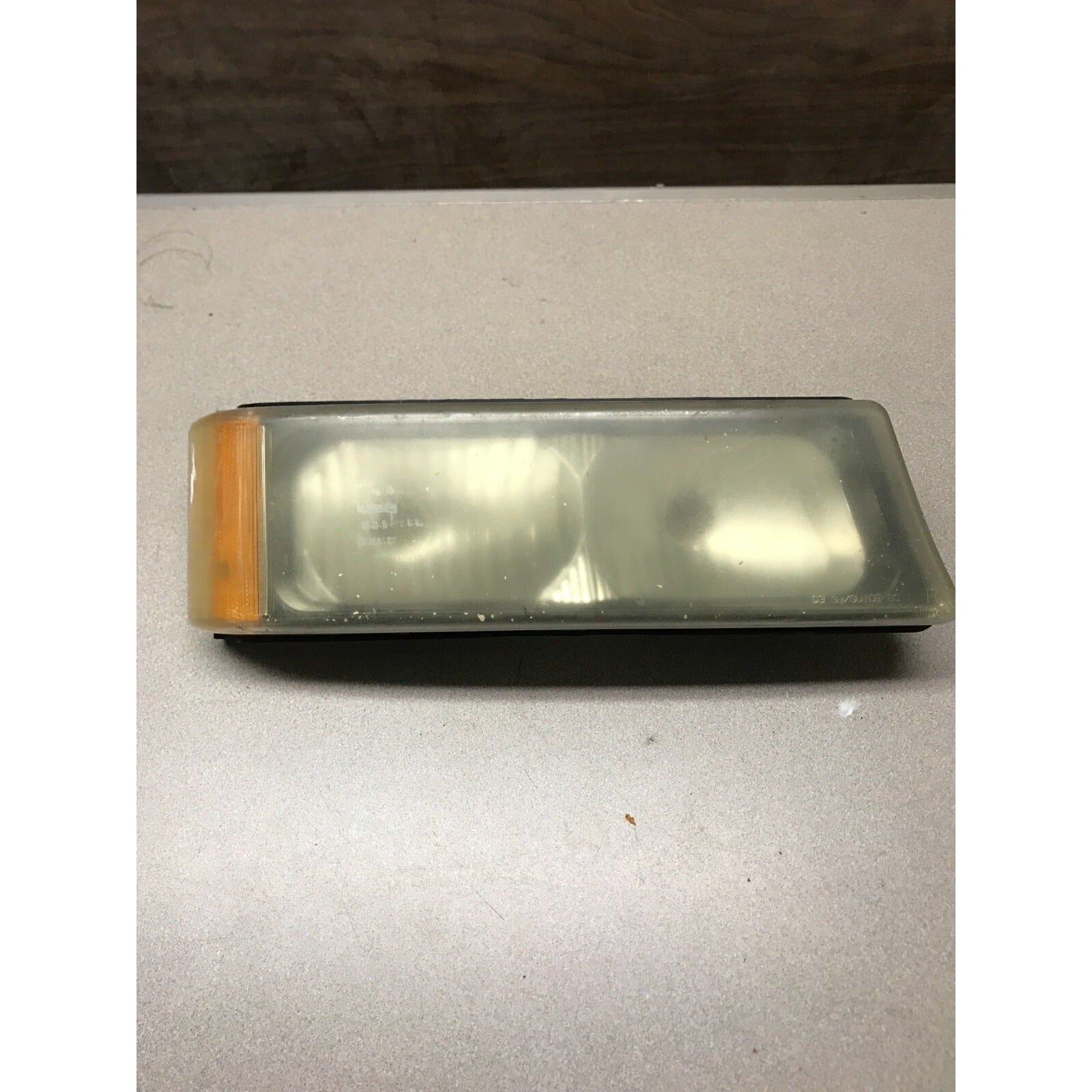GM P27/7W Right Headlight Bottom Lense, Fits 2003 Chevy Silverado 2500HD