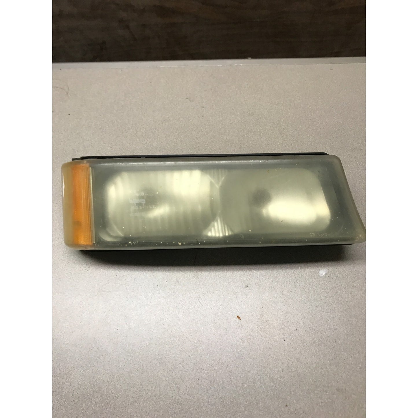 GM P27/7W Right Headlight Bottom Lense, Fits 2003 Chevy Silverado 2500HD