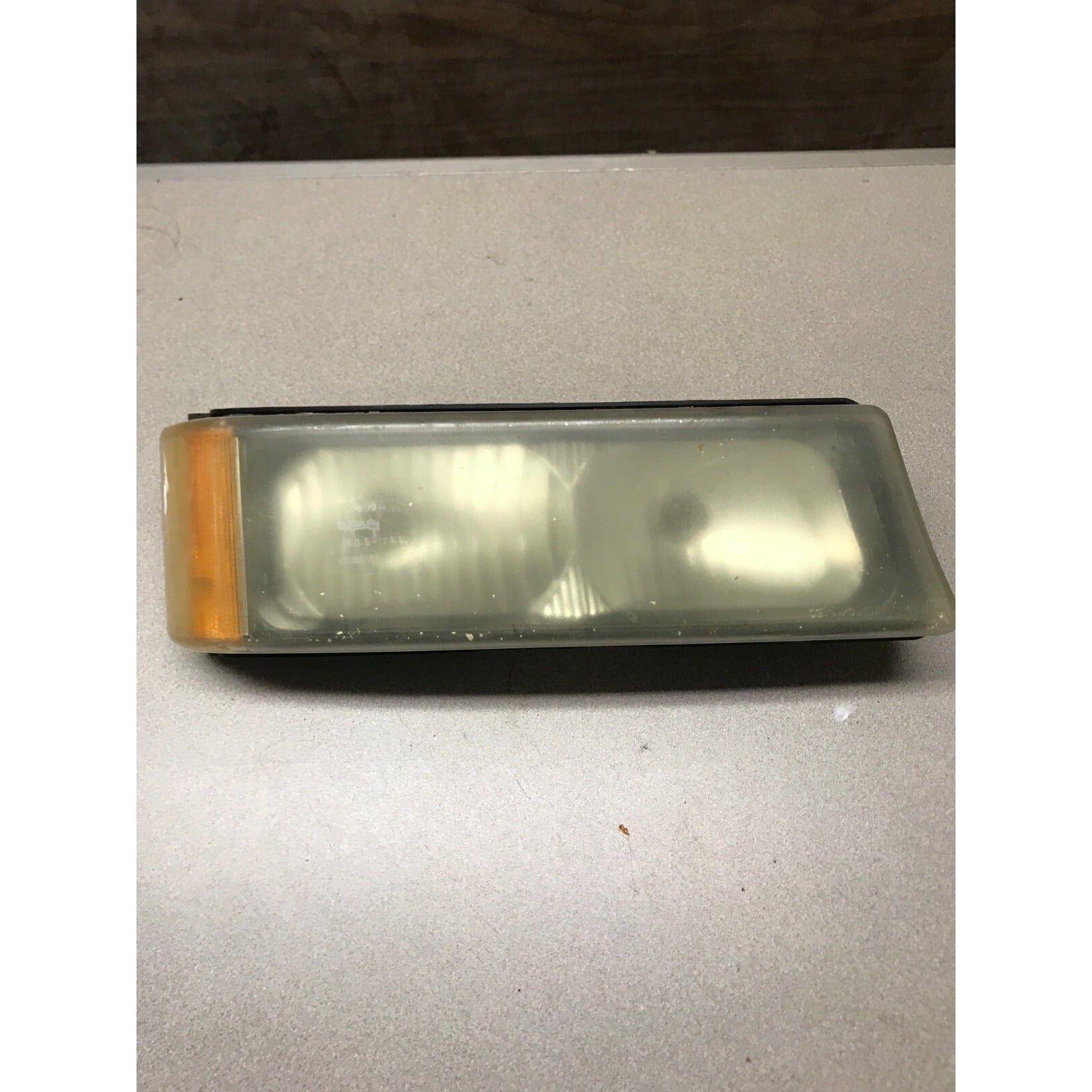 GM P27/7W Right Headlight Bottom Lense, Fits 2003 Chevy Silverado 2500HD